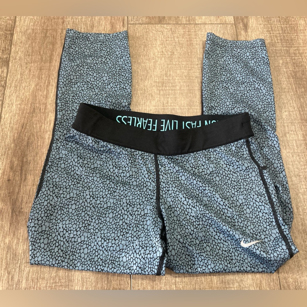 Nike Relay Black and Gray Women’s Dri-FIT Leggings With Reptilian Pattern